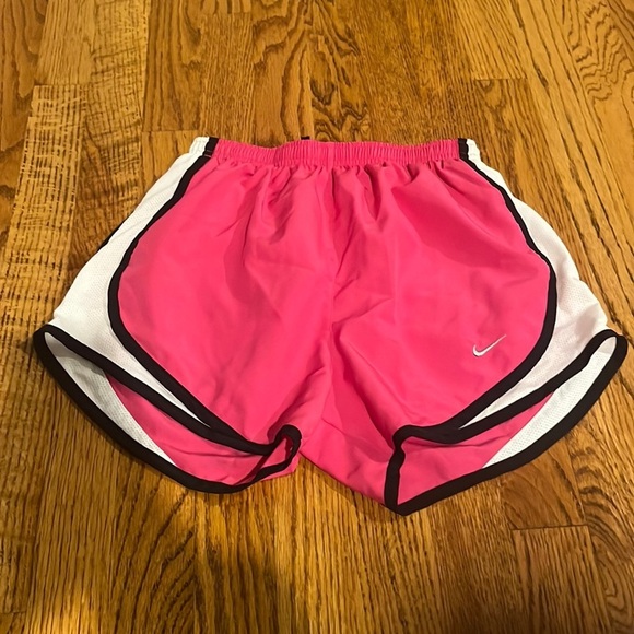 Nike Woman’s Pink Athletic Shorts Size XS - Picture 1 of 3